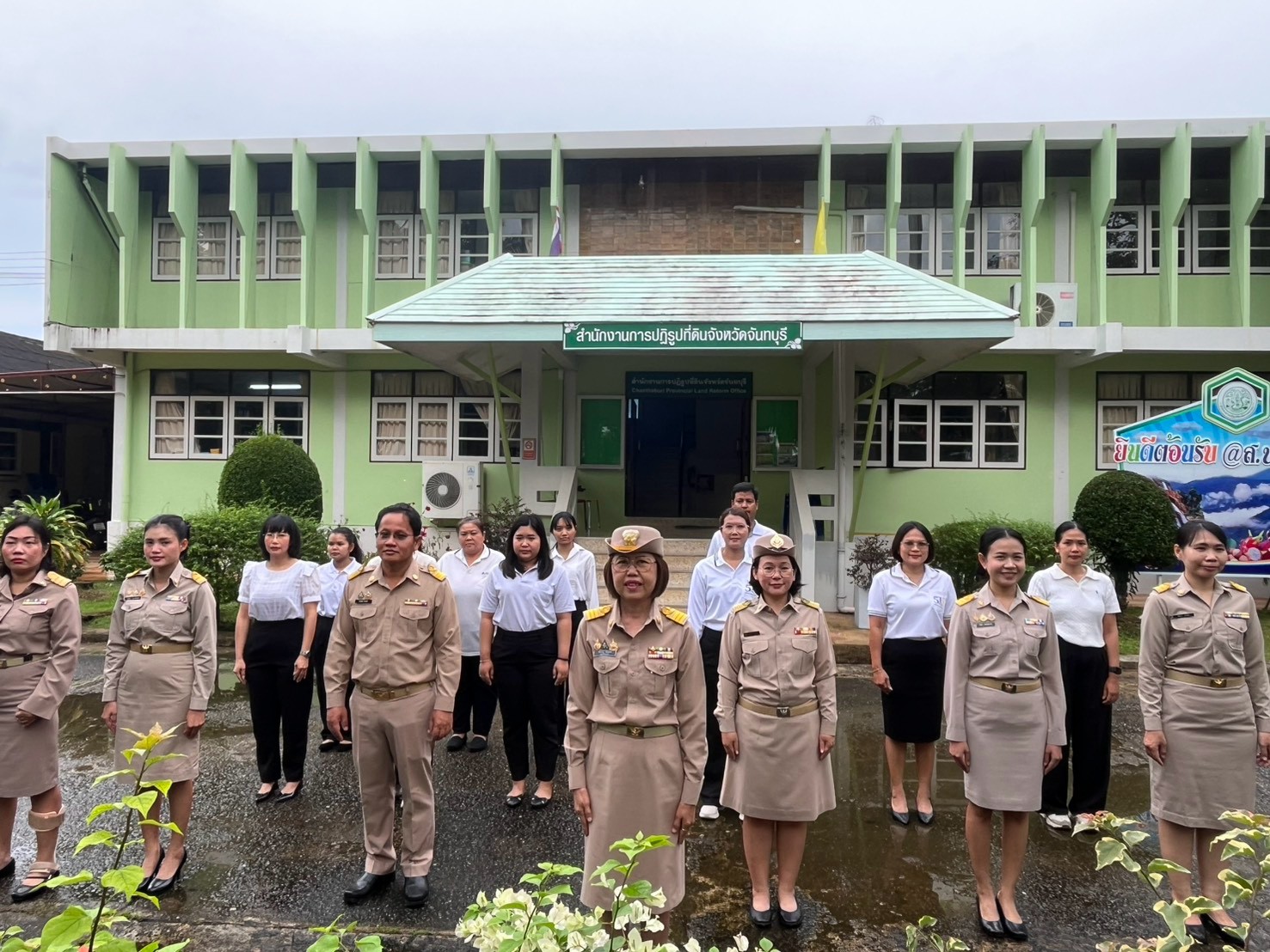 title -  ส.ป.ก.จันทบุรี จัดกิจกรรมเคารพธงชาติและเพลงชาติไทย เนื่องในวันพระราชทานธงชาติ (THAi NATional Flag DAY) 28 กันยายน ประจำปี 2569